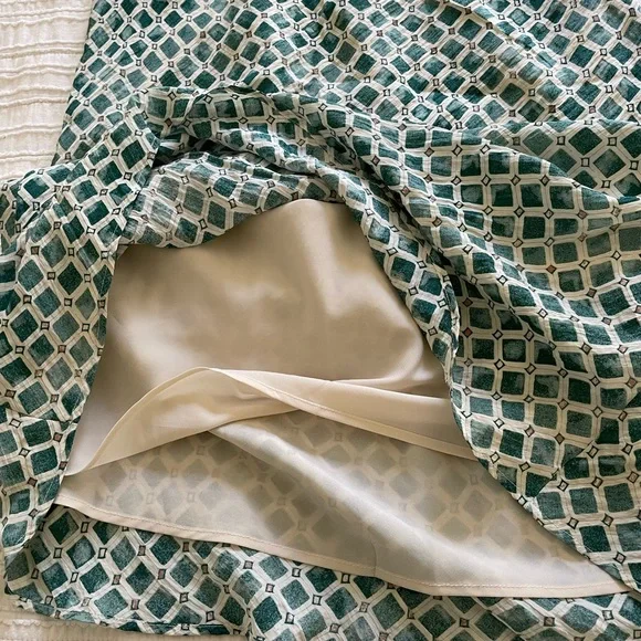 A&F Maxi Crinkle Skirt - Picture 4 of 4